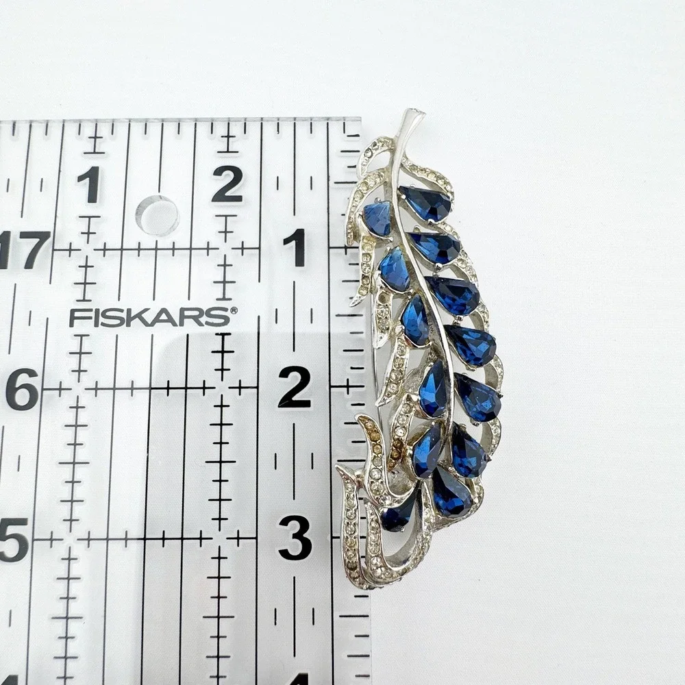 Ledo‎ Vintage Silver Tone Blue Rhinestone Feather Brooch Pin Costume Jewelry